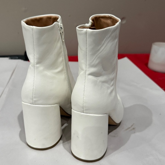Madden Girl Chic White Heeled Boots - Picture 4 of 5